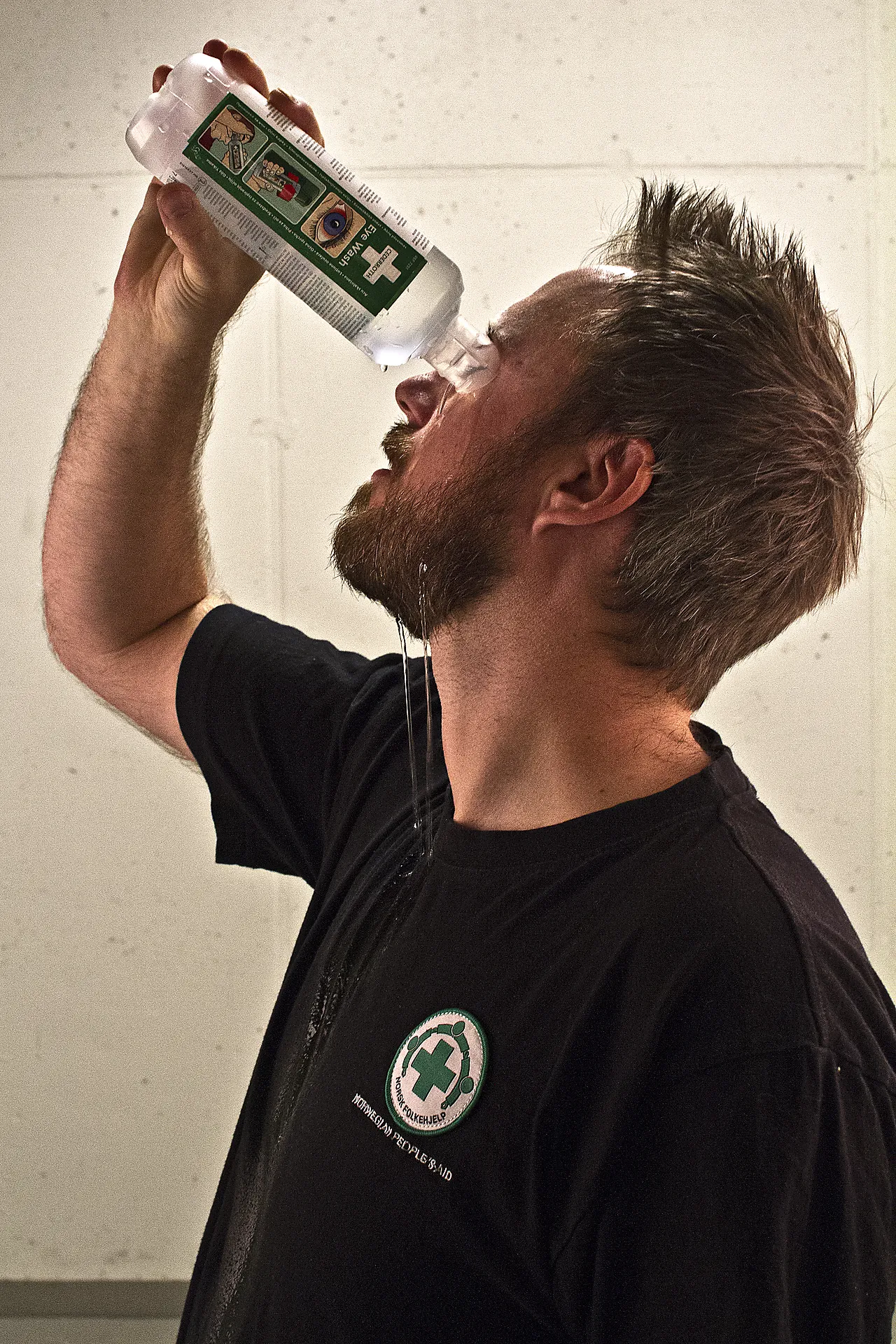 Øyeskylleboks med 2 Fl À 500 ml Øyeskylleboks med 2 Fl À 500 ml