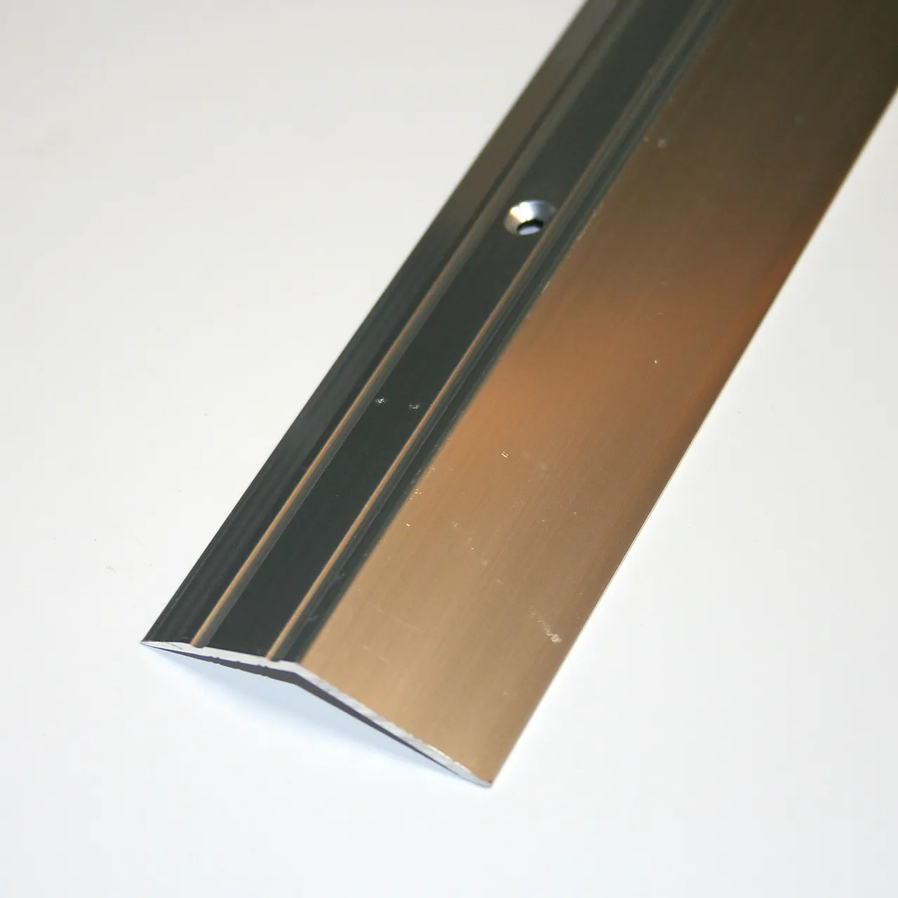 Nivålist nr7 2m sølv blank borret med skruer