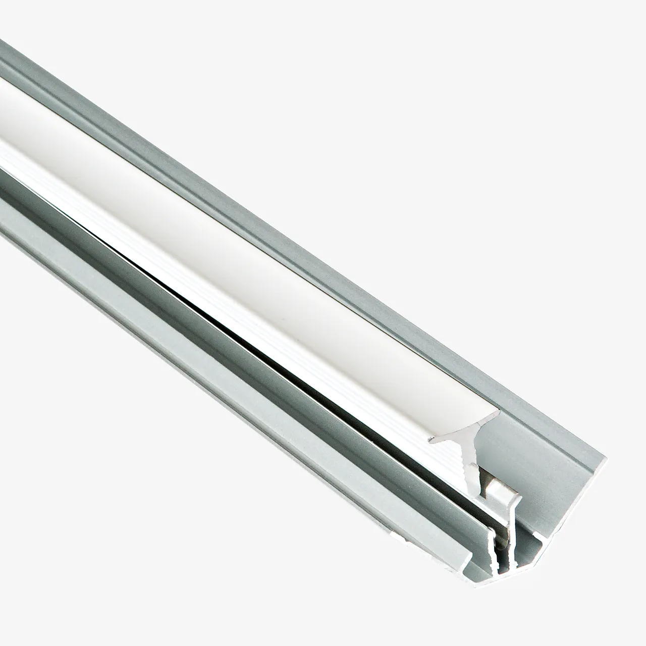 Hjørneprofil innv todelt hvit 3000 monteringslist aluminium Hjørneprofil innv todelt hvit 3000 monteringslist aluminium