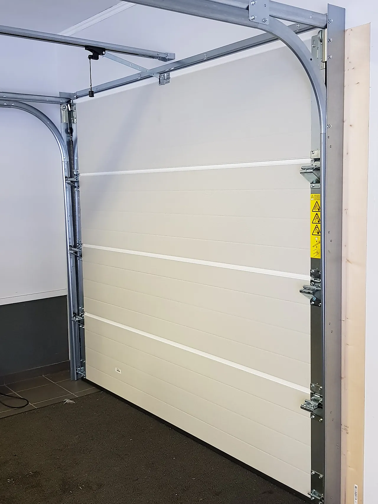 Garasjeport stål snp 250x210 9016s slettpanel hvit silkline