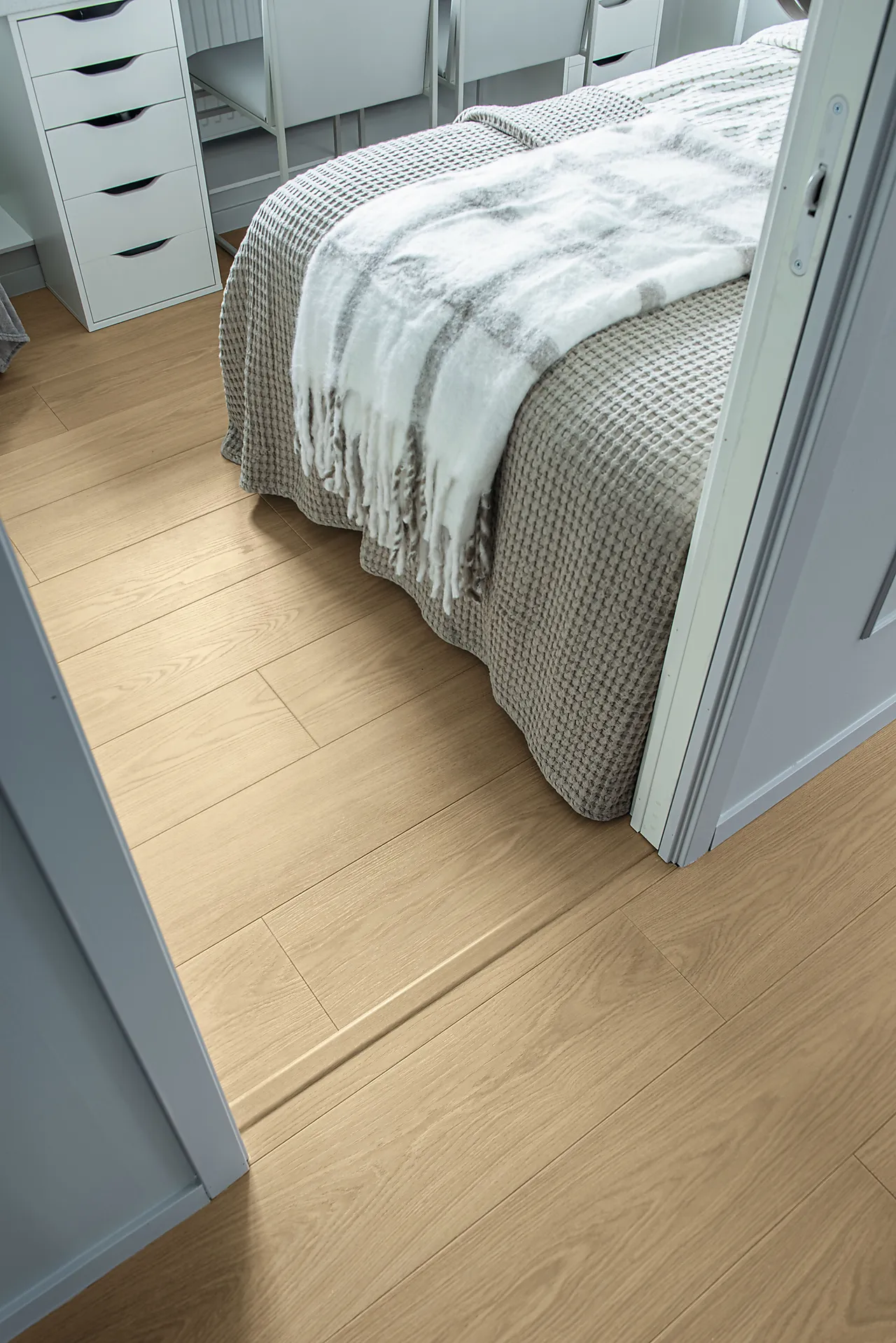 Laminatg l0244 select beige oak 1380x212x9mm pak2,048m2 7bord null - null - 2 - Miniatyr