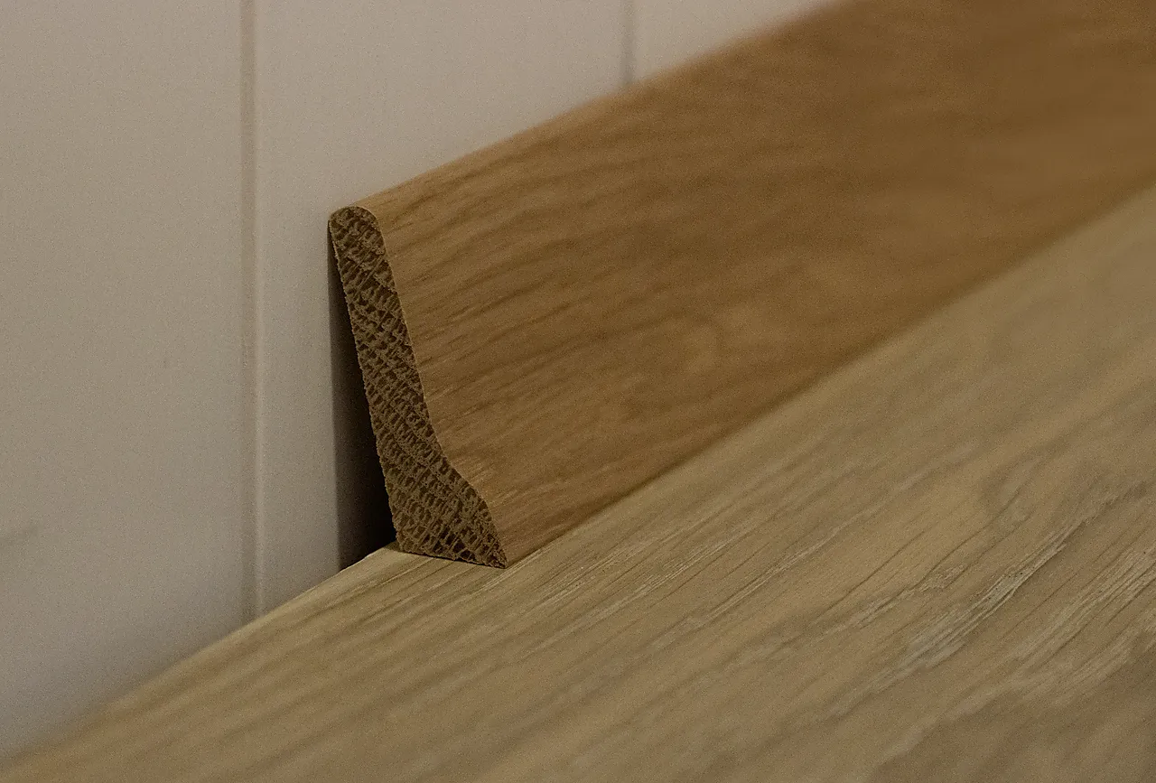 Gulvlist med nese eik lakkert 17x57 mm null - null - 2 - Miniatyr