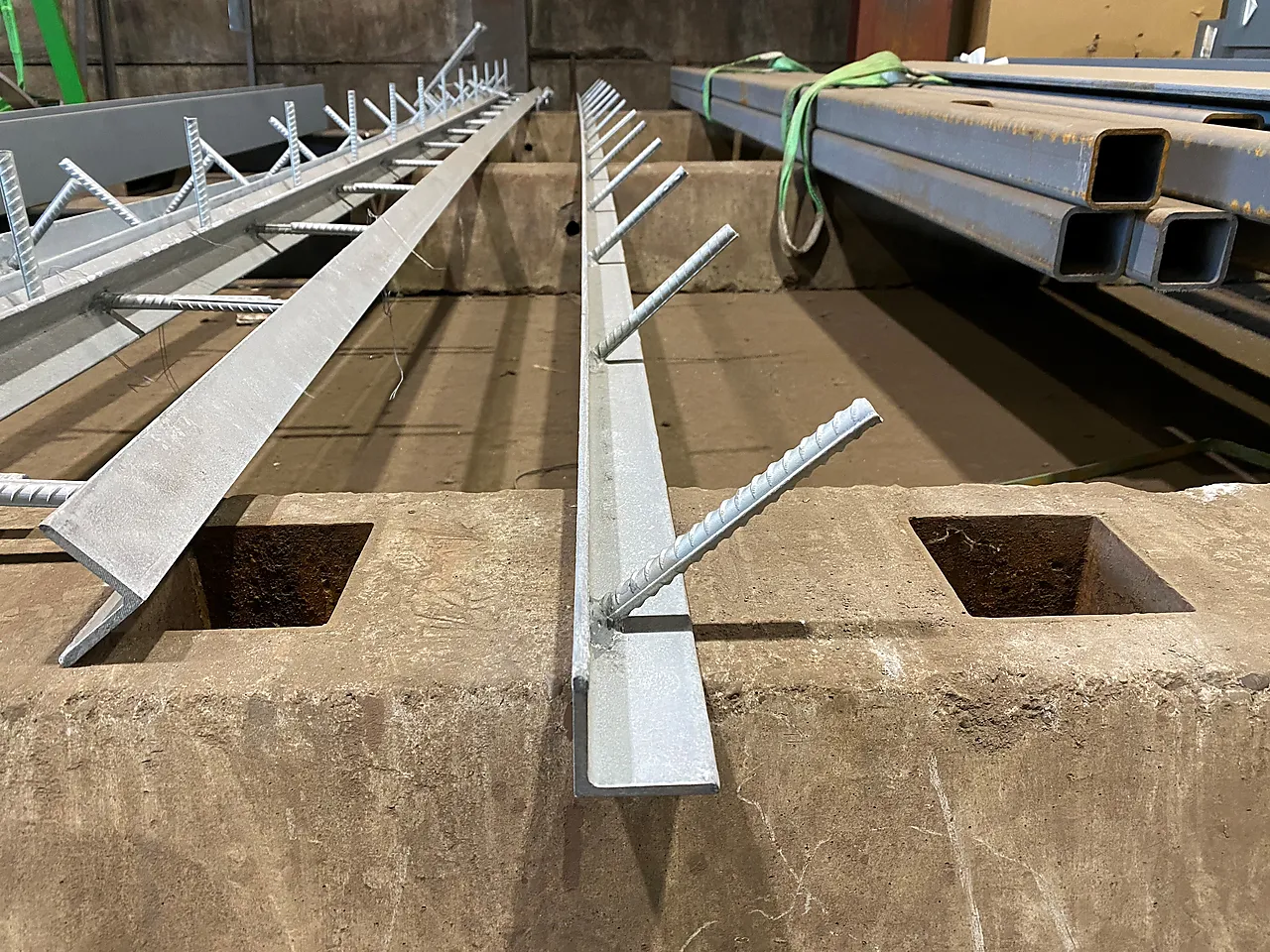 Hjørnebeslag vgalv 50x50x5mmx5m varmgalvanisert