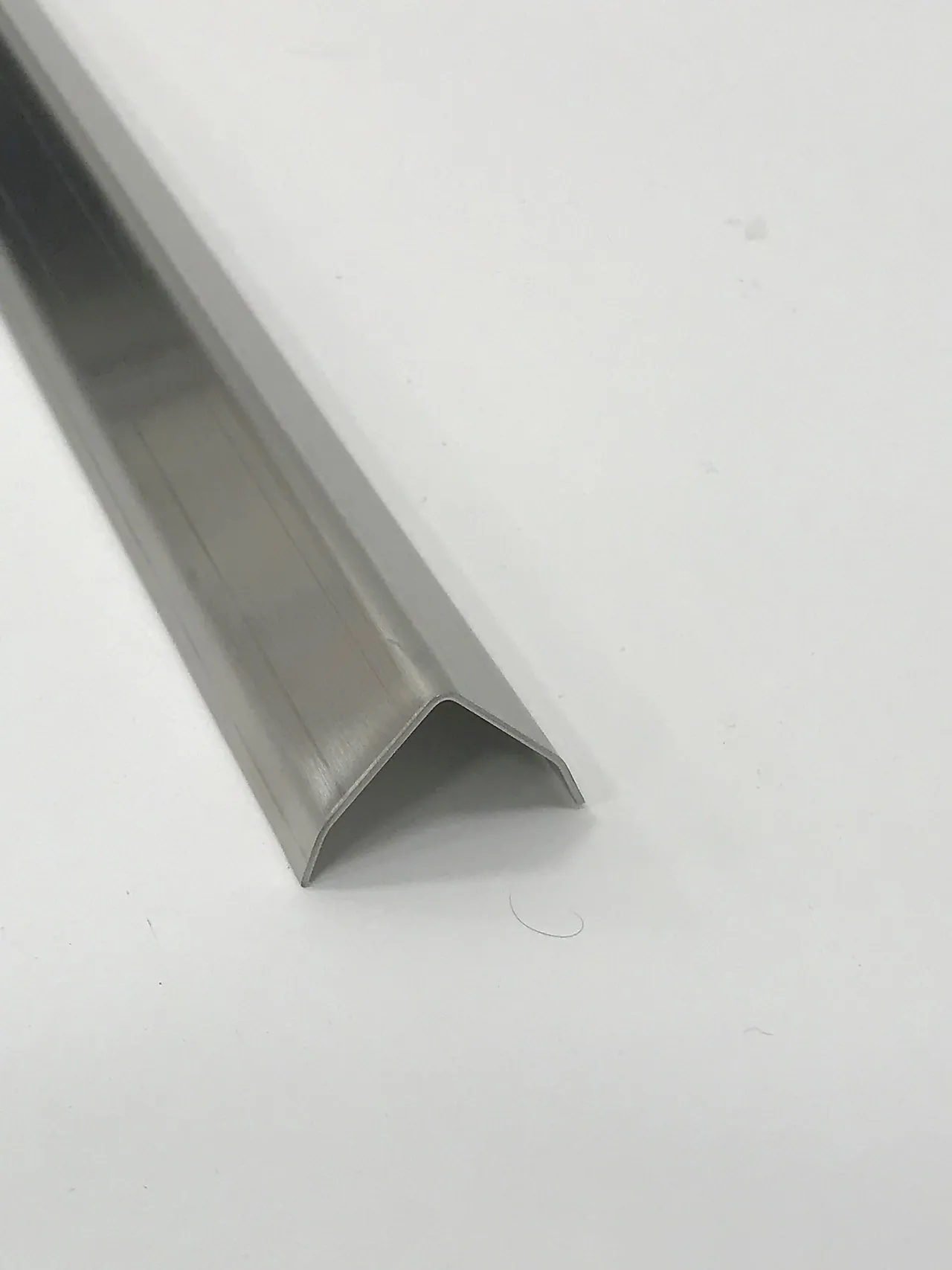 Hjørnelist rustfri børstet 25x25mm 1m