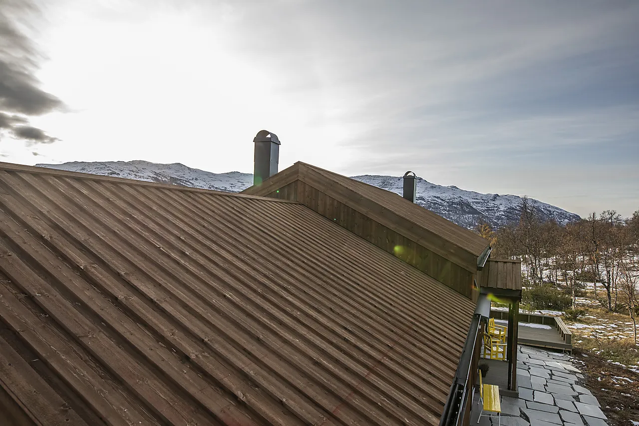 Takbord overligger fallende endepløyd 22x148 mm royalbehandlet brun furu null - null - 3 - Miniatyr