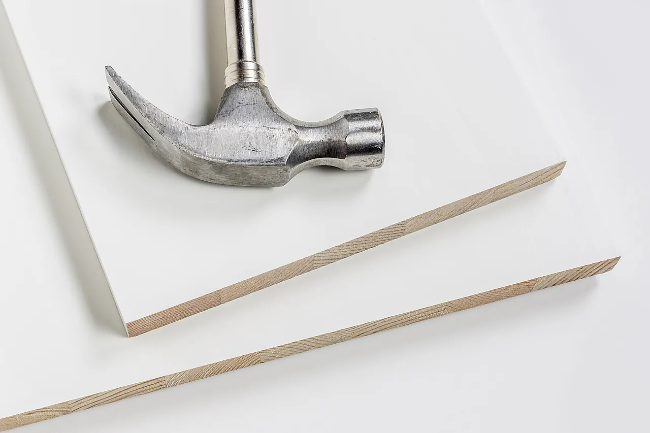 Hobbyplate  hvitmalt furu 18x200x2400 mm null - null - 3 - Miniatyr