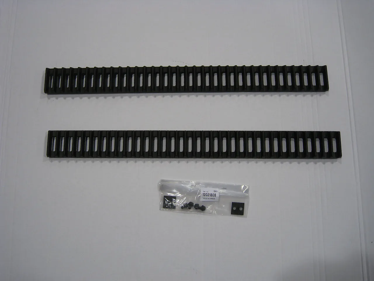 Gitter for peis side C400 65 mm sort 2 stk Gitter for peis side C400 65 mm sort 2 stk