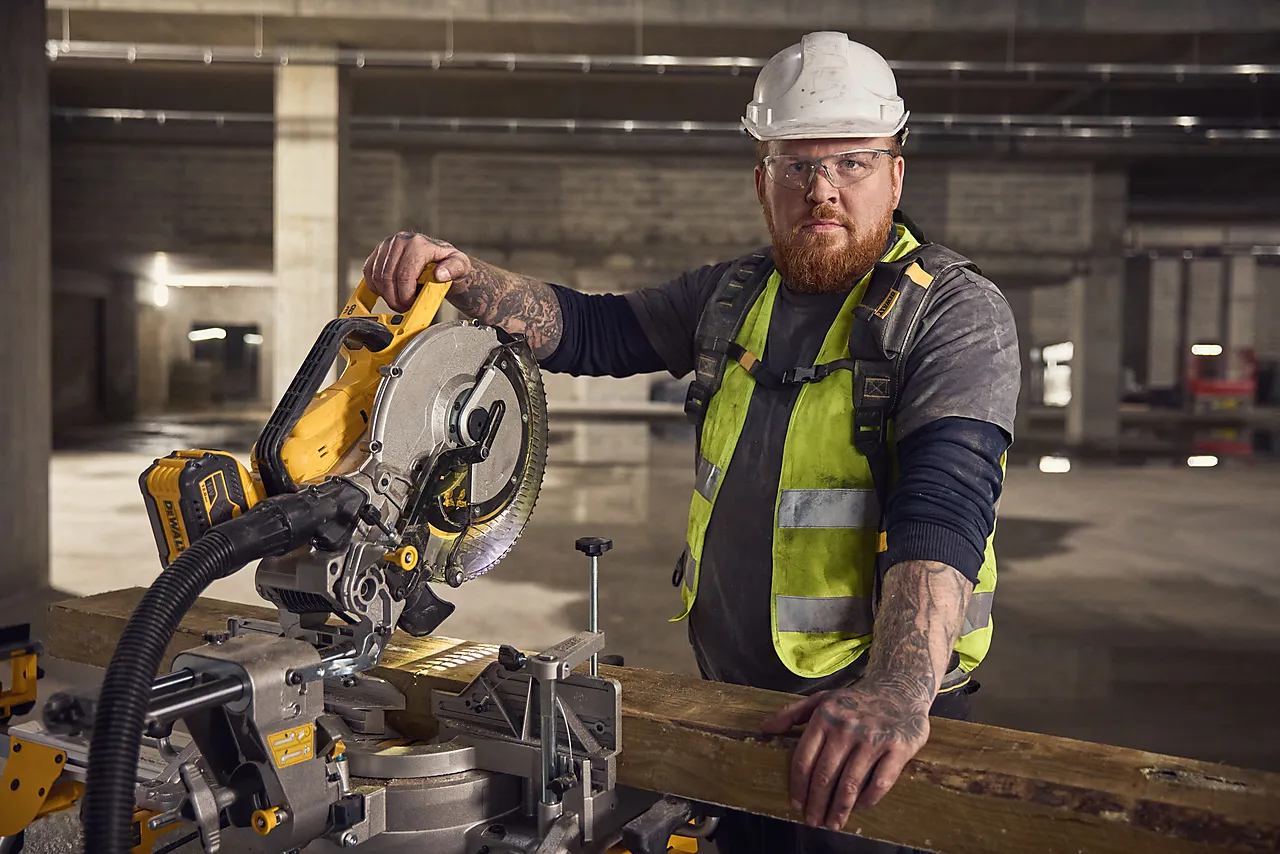 DEWALT Kapp- og gjærsag 18V, 305mm blad, naken