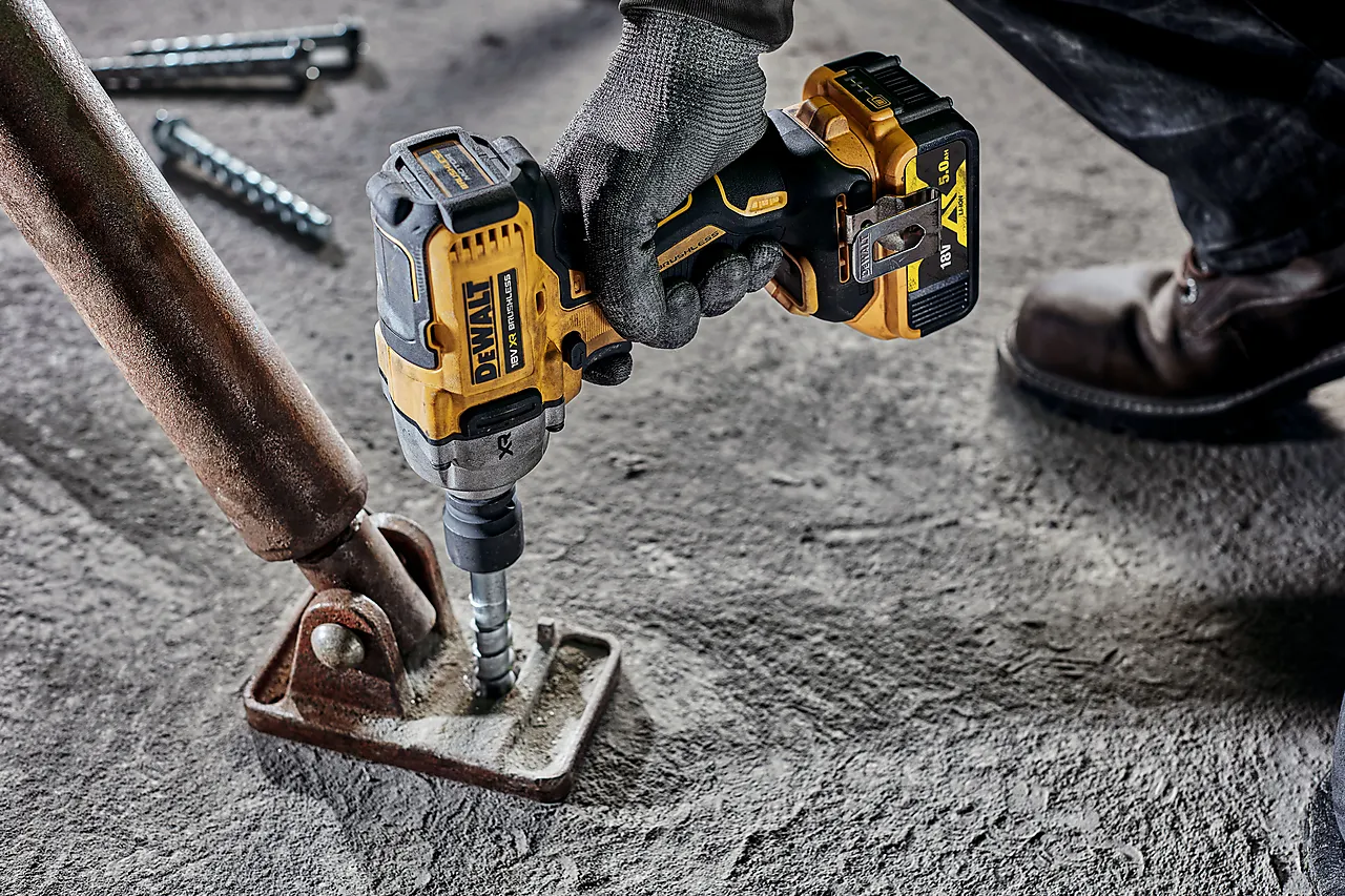 DEWALT Muttertrekker 18V xR 1/2" firkantfeste, leveres naken