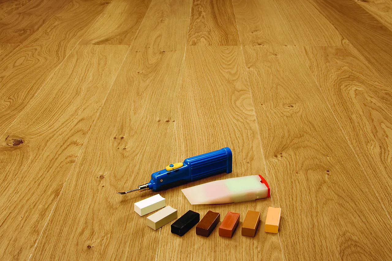 Reparasjonsvoks Til Skade I Planker 1 Smeltekniv 1 Kam 7 Voksblokker