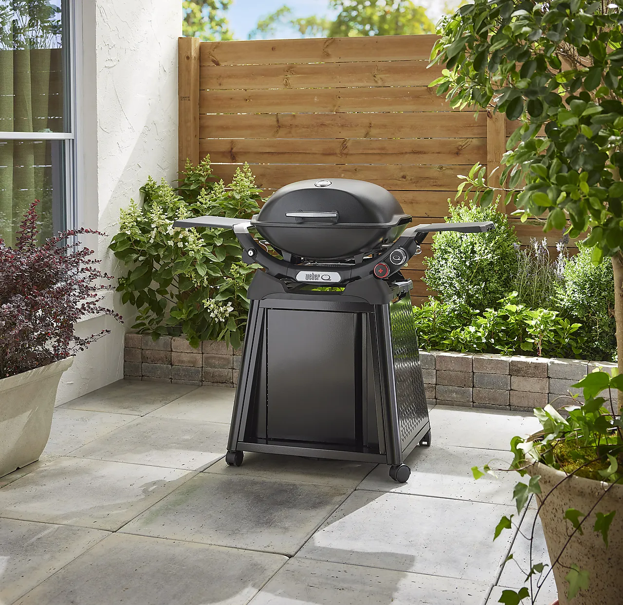 Weber gassgrill Q2800N+ med vogn