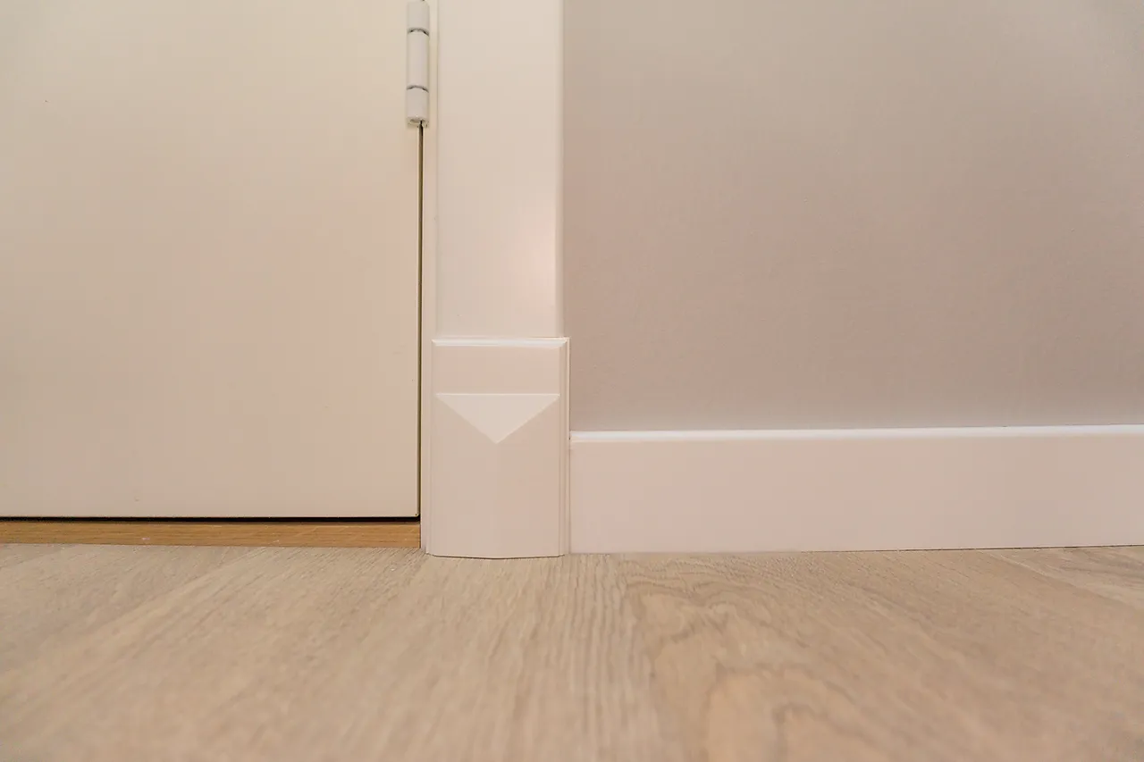 Bunnkloss 16x75x115 mm hvitmalt null - null - 3 - Miniatyr