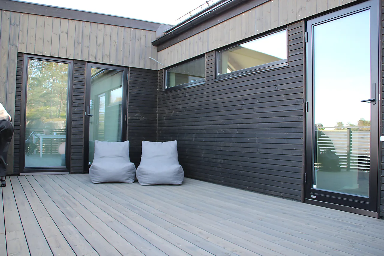 Marnar Bruk Royal furu 28x120 stormgrå terrassebord struktur