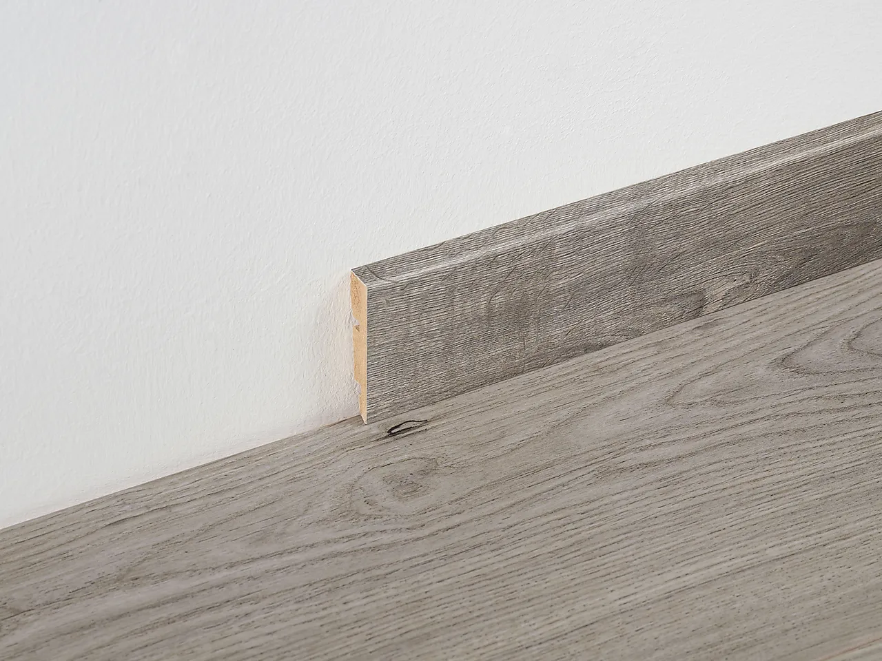 Sokkellist til BerryAlloc jazz grå 14x60x2400 mm Sokkellist til BerryAlloc jazz grå 14x60x2400 mm