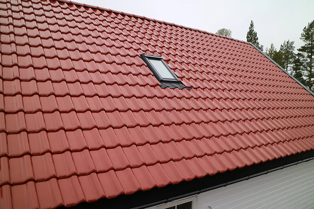 Taktegl futura rød finesse glassert skarpnes as