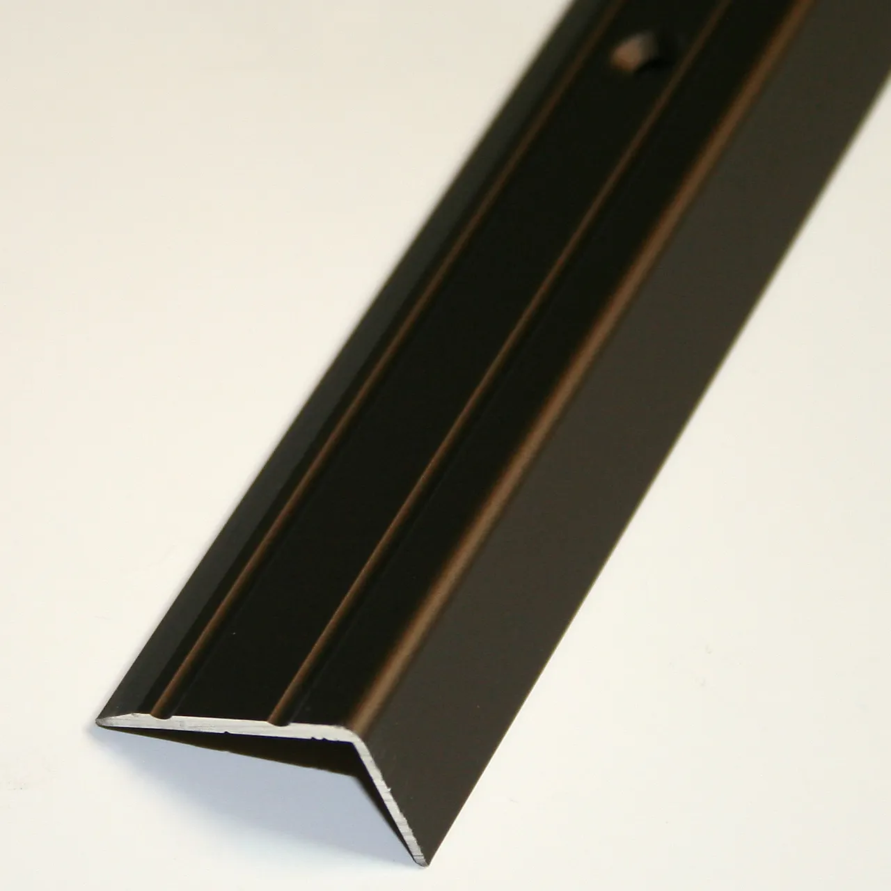 Trappenese nr 9 bronse eloksert 2m borret med skruer Trappenese nr 9 bronse eloksert 2m borret med skruer