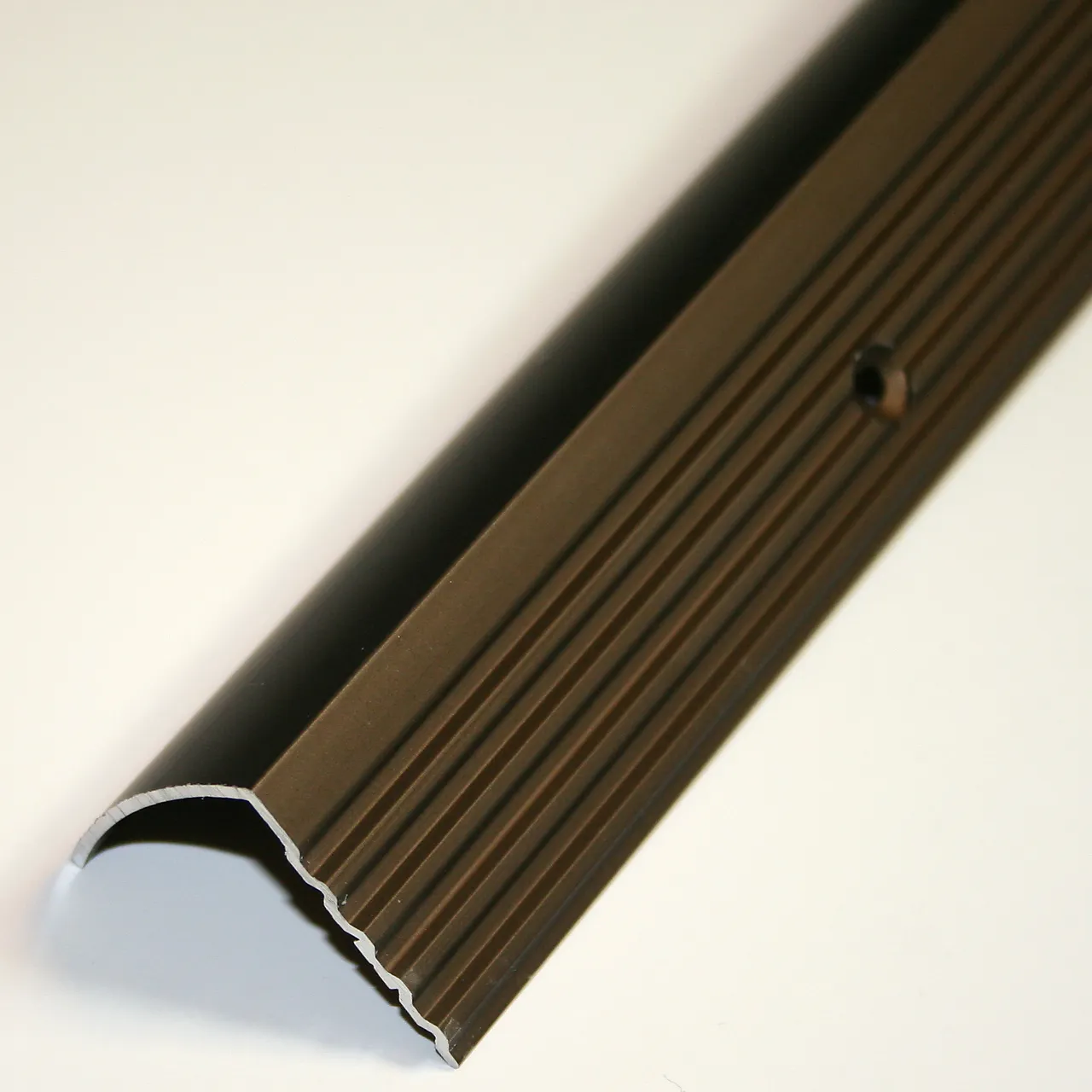 Trappenese nr 10 i bronseeloksert aluminium