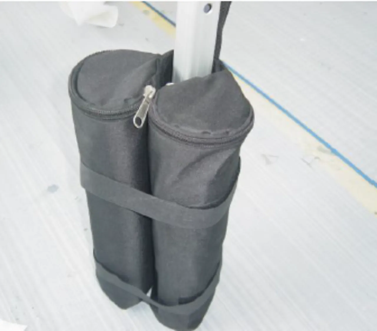 Sandbag til forankring av pop-up telt Sandbag til forankring av pop-up telt