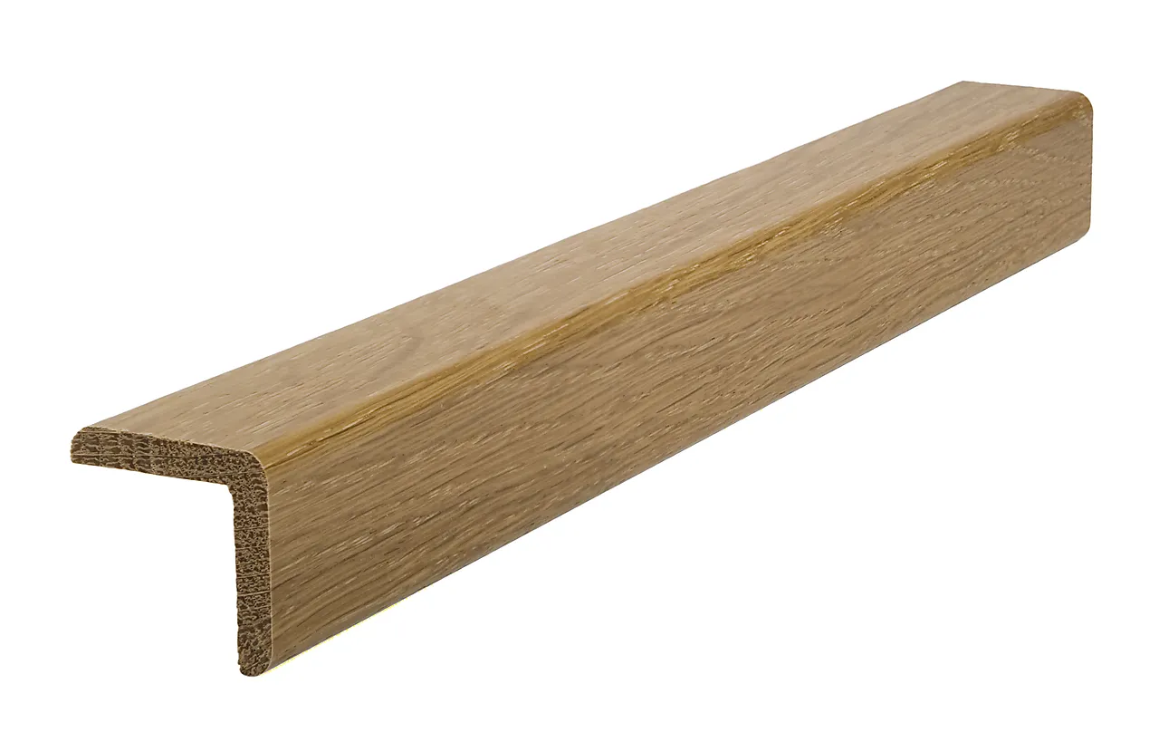 Vinkellist 27x27x2700 mm lakkert eik Vinkellist 27x27x2700 mm lakkert eik