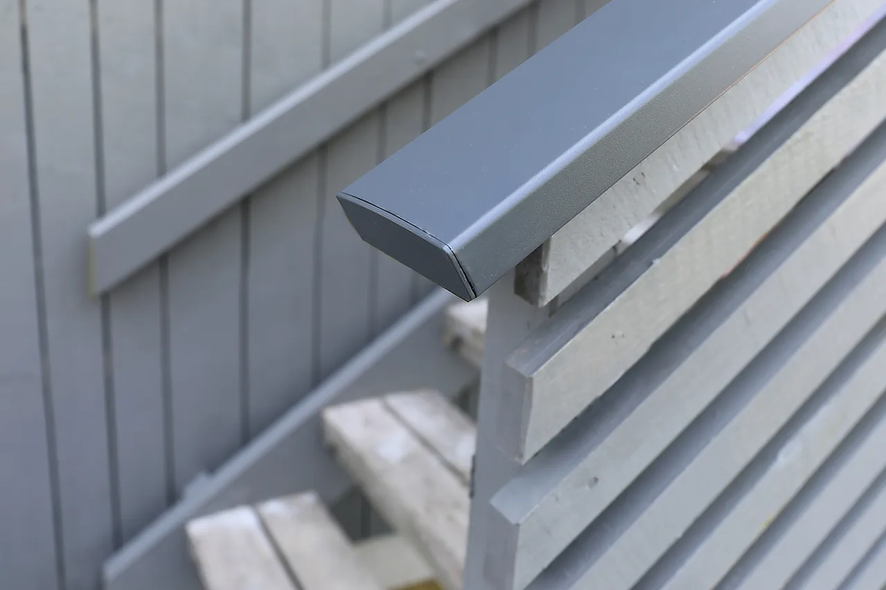 Altanrekke aluminium endestykke hvit Altanrekke aluminium endestykke hvit