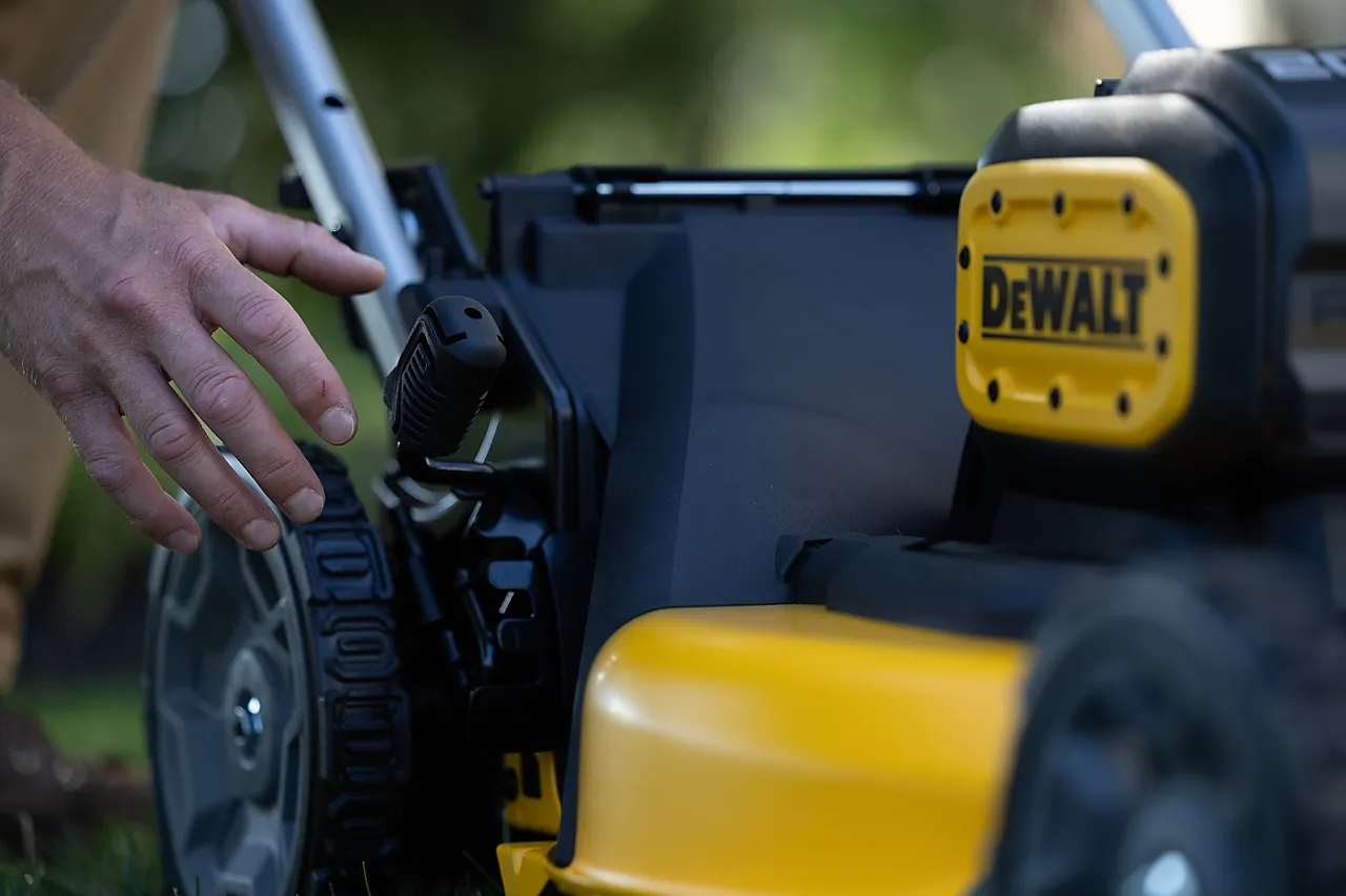 Gressklipper DCMWSP156 2x18v u/ batteri Gressklipper DCMWSP156 2x18v u/ batteri