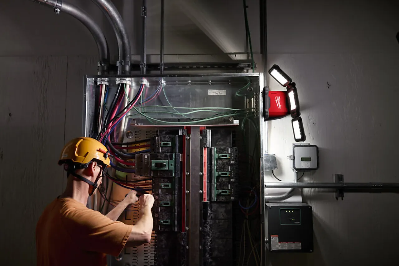 Milwaukee arbeidslys multi-retnings M18 MDTL-0 null - null - 3 - Miniatyr