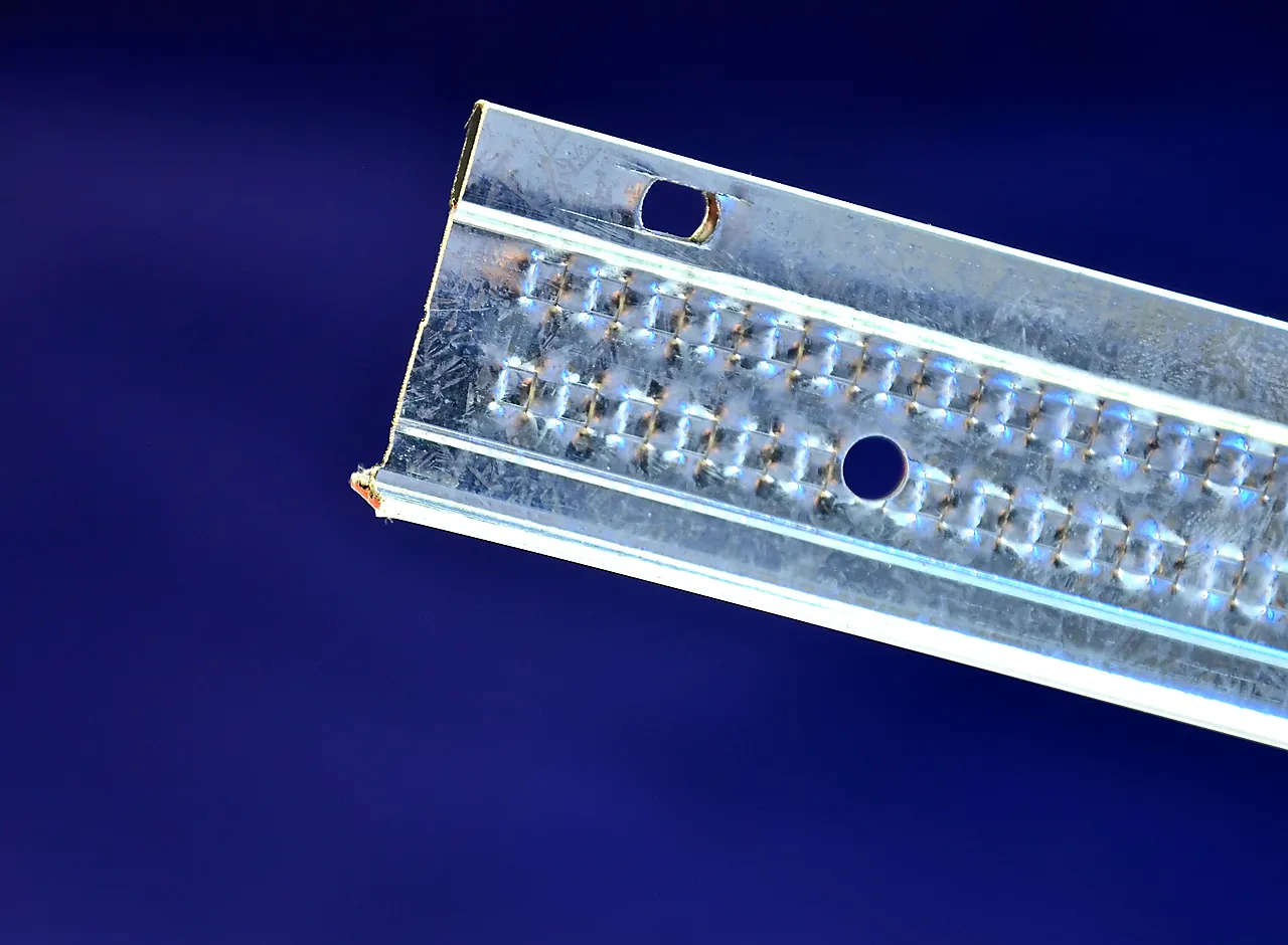 Glava luna bæreprofil t24 l=3700mm 20 stk/pk Glava luna bæreprofil t24 l=3700mm 20 stk/pk