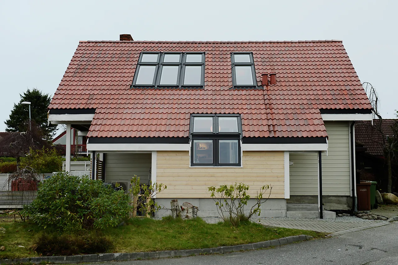 Inndekning efw pk04 s/s 18mm alu over 2 fasadevinduer s/s prof takm