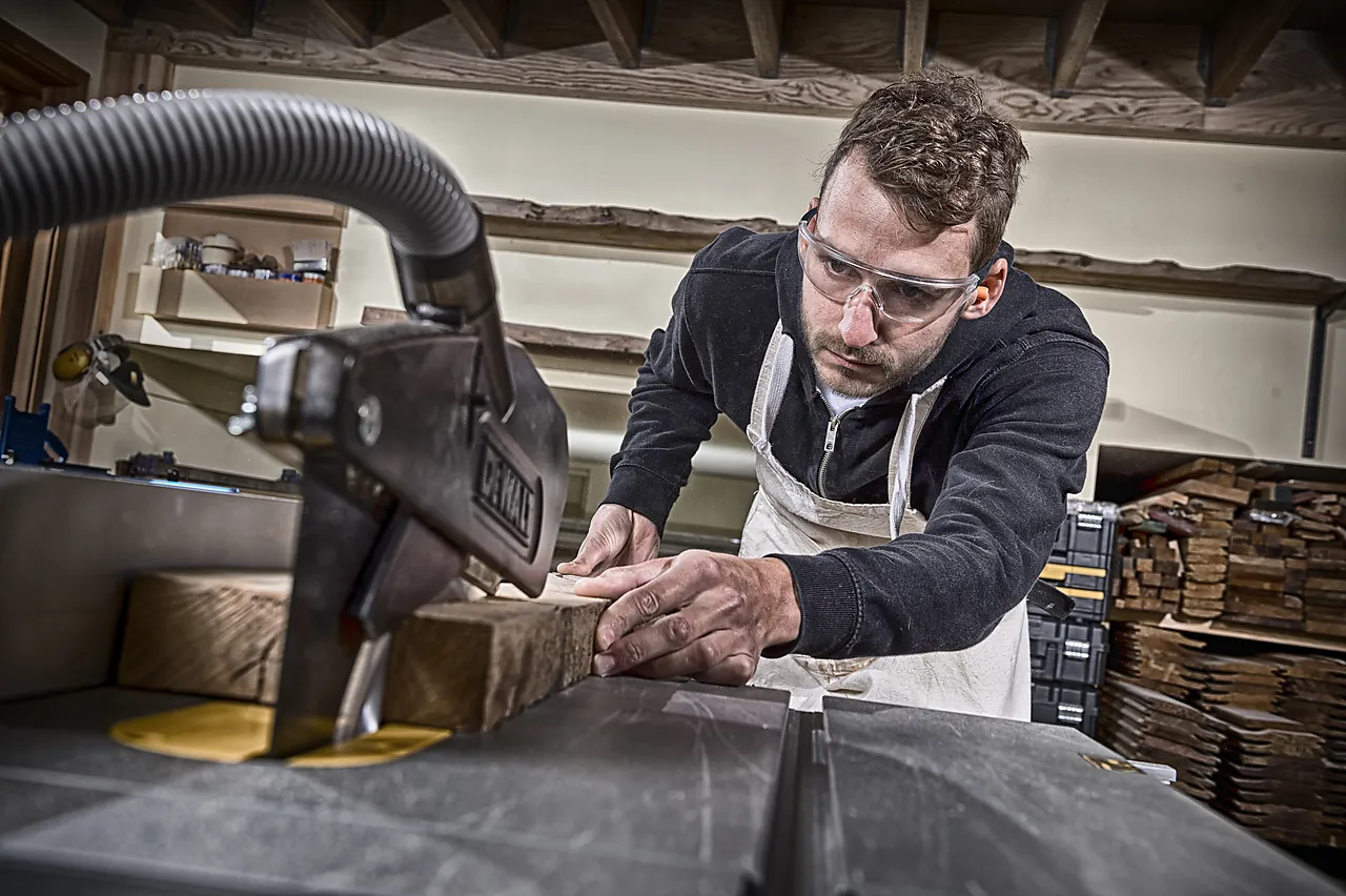 DEWALT ExTREME sagblad 250x30x2,2mm 30 tenner ATB 20° DEWALT ExTREME sagblad 250x30x2,2mm 30 tenner ATB 20°