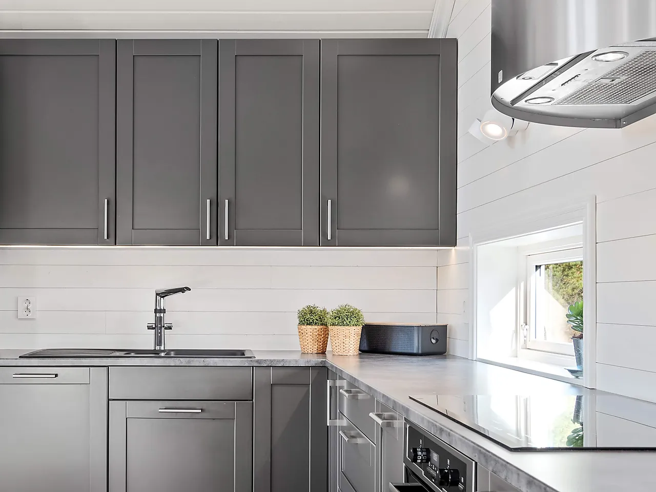 Glattpanel børstet 14x120 mm hvitmalt furu null - null - 2 - Miniatyr