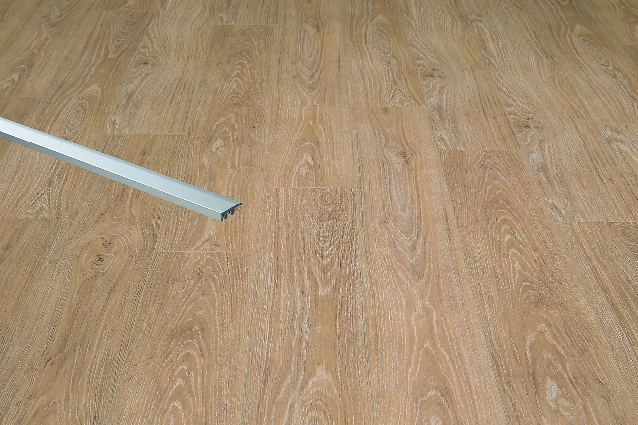 Avslutningslist alum premiumgulv 2400x5x21mm