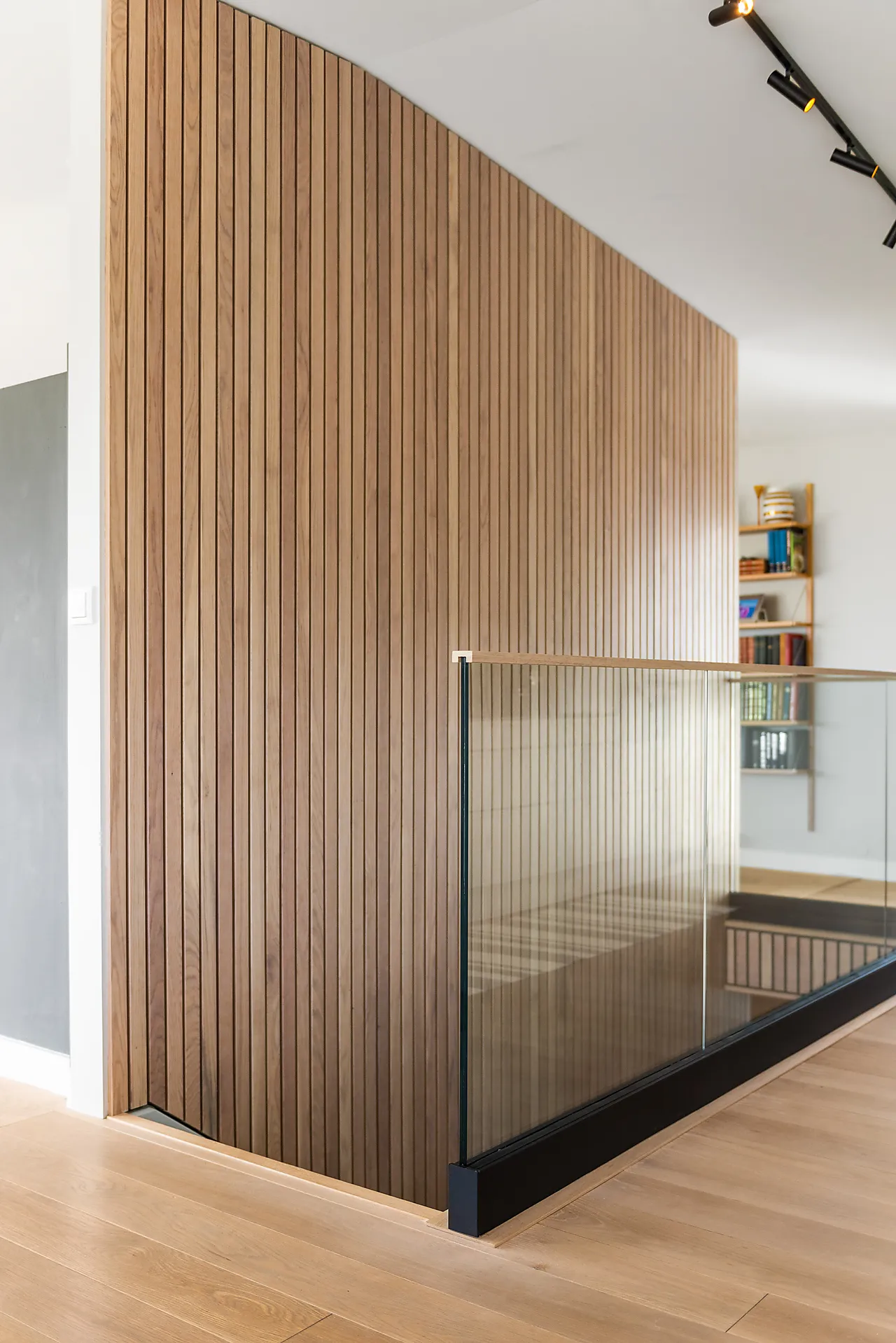 Eik 21x045 glattkant hvittonet spile i eik null - null - 2 - Miniatyr