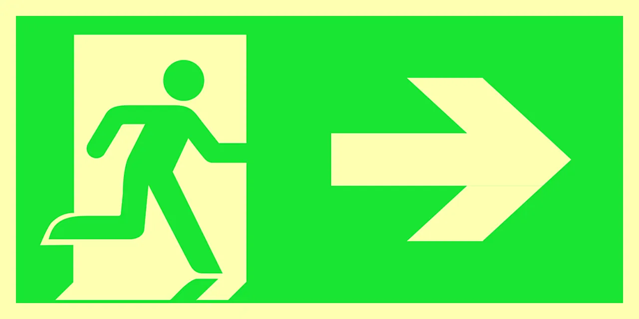 Skilt nødut pil høyre 15x30 cm 1,2 mm etterlysende alu 150 mcd Skilt nødut pil høyre 15x30 cm 1,2 mm etterlysende alu 150 mcd