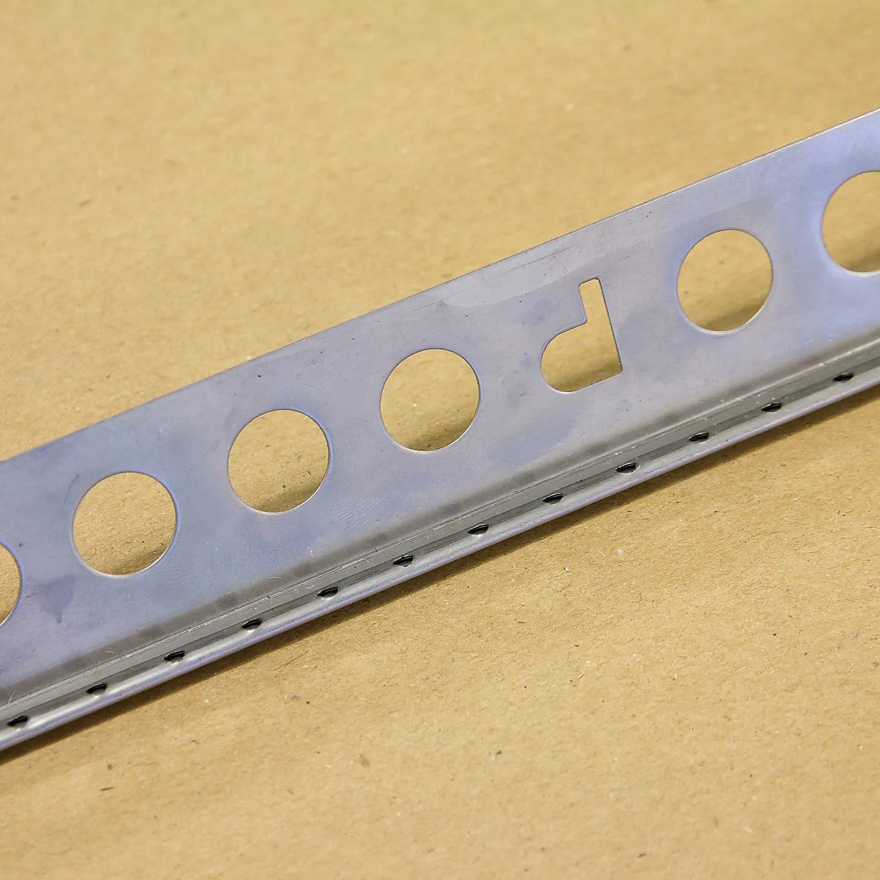 Startlist sokkelprofil 2,5 meter x 8 mm