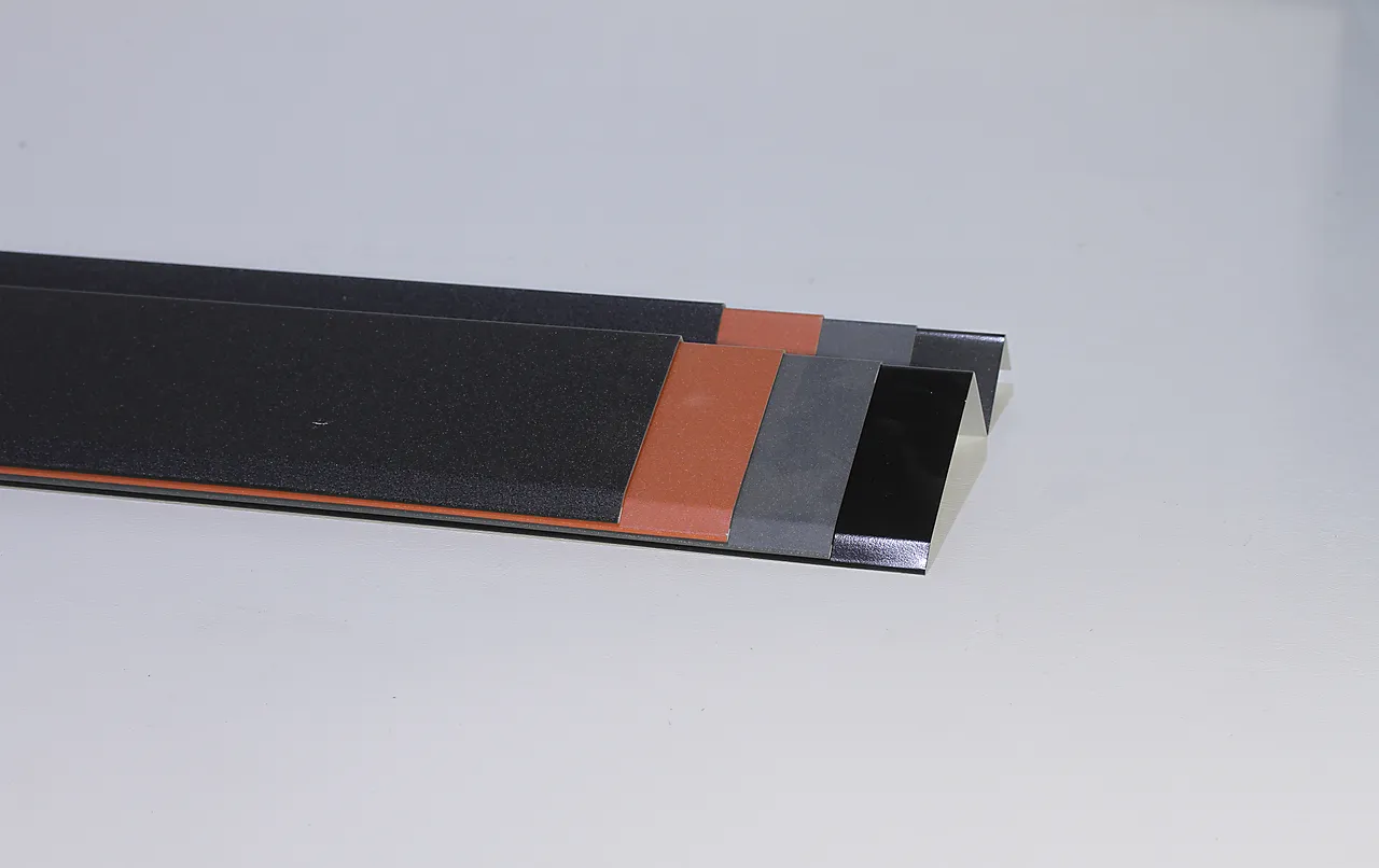 Takfotbeslag tsp pural sort 90 mm