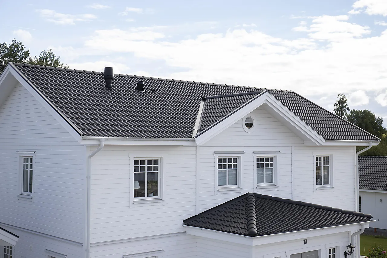 Takstein svart dobbelkrum bederit Takstein svart dobbelkrum bederit