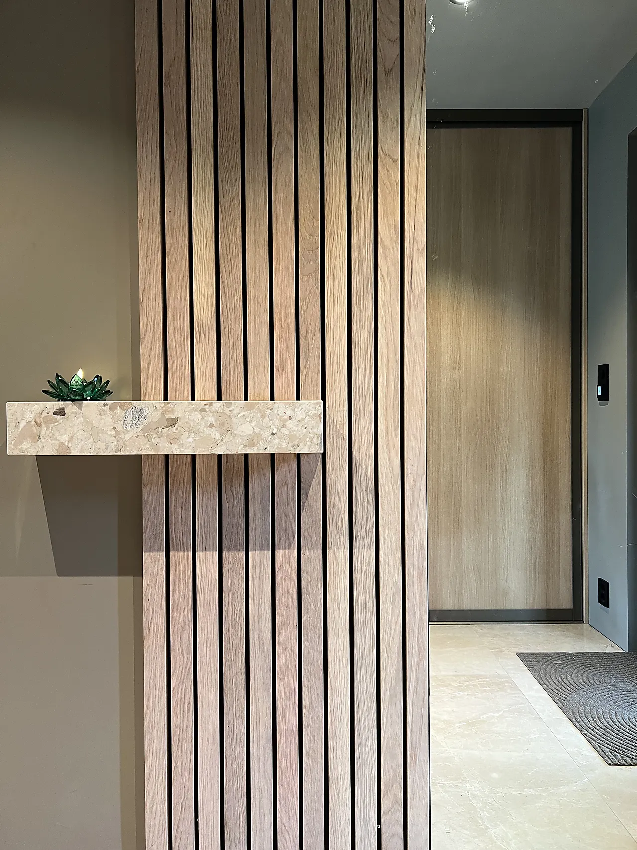 Spileplate eik helstavs hvittonet 600x2360 mm Spileplate eik helstavs hvittonet 600x2360 mm