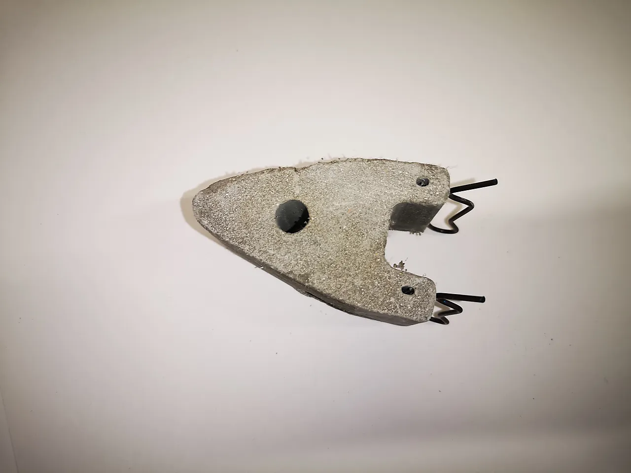 Betong pyramide 60mm m/klemme (svv) Betong pyramide 60mm m/klemme (svv)