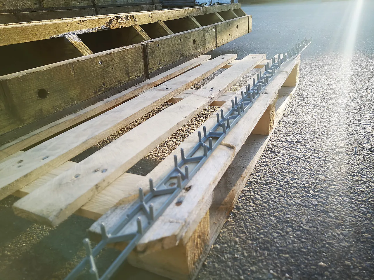 Armeringsskinne steckfix 40mm 2m Armeringsskinne steckfix 40mm 2m