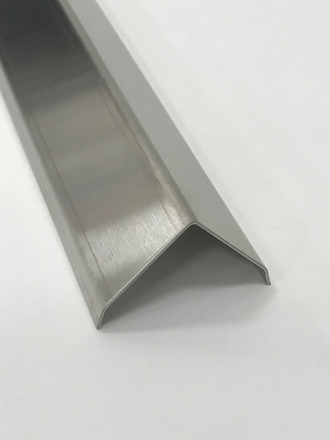 Hjørnelist 40x40 mm rustfri børstet 1,5 meter Hjørnelist 40x40 mm rustfri børstet 1,5 meter