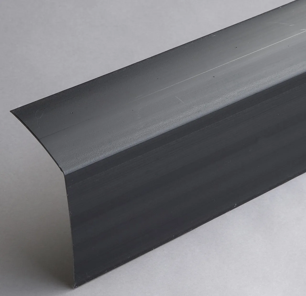 Takfot pvc p-95/129 sort isolatakrenne