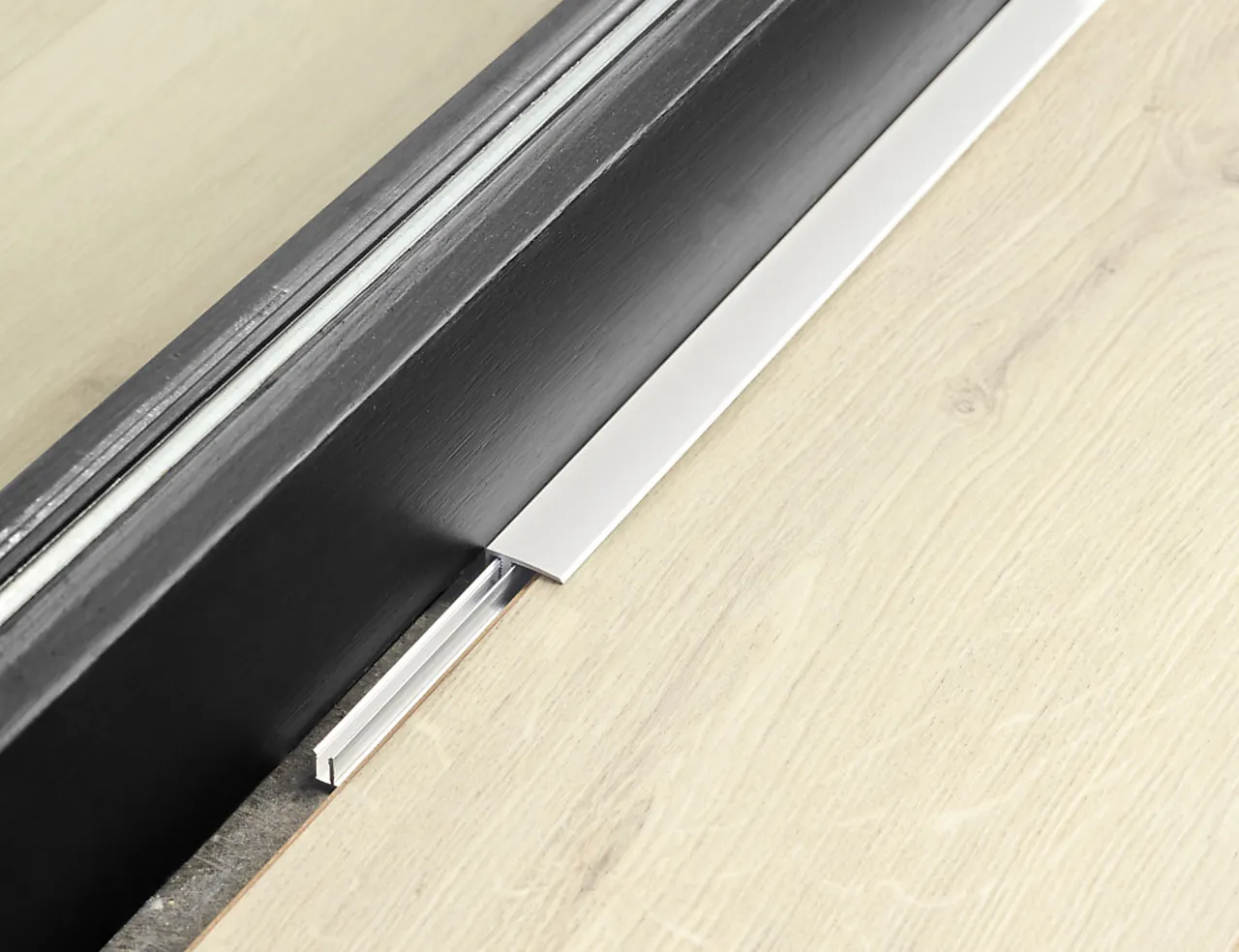 Avslutningslist a sølv 2m h7-12,3mm 2 meter lengde, høyde 7mm - 12,3 mm Avslutningslist a sølv 2m h7-12,3mm 2 meter lengde, høyde 7mm - 12,3 mm