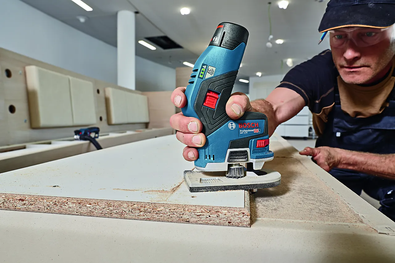 Kantfreser gkf 12V-8 solo lev. u/ batteri og lader i pappeske null - null - 3 - Miniatyr