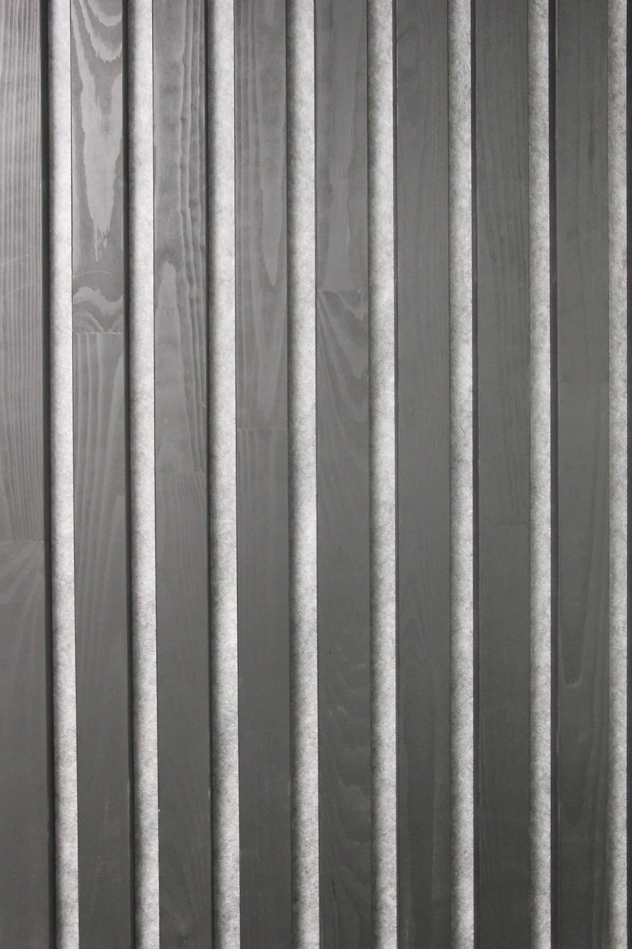 Spilevegg furu eco panel svart lakk 40x600x2400 mm Spilevegg furu eco panel svart lakk 40x600x2400 mm