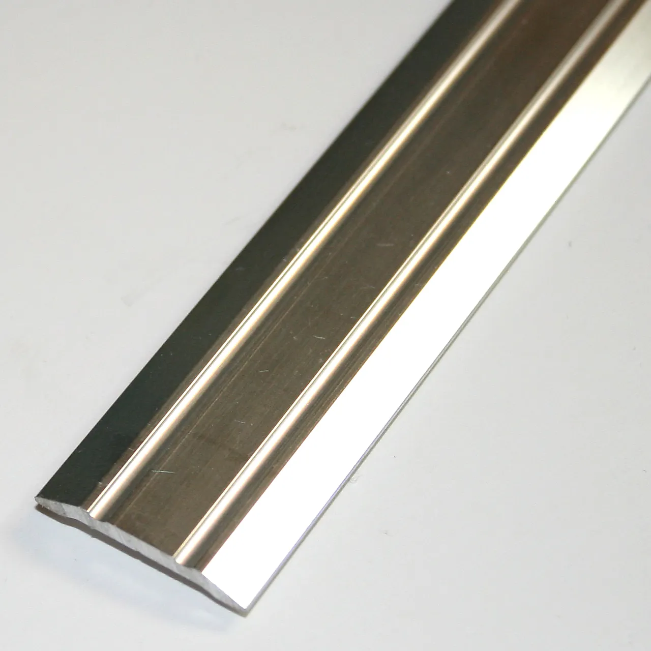 OVERG.LIST NR1 25MM SØLV.SK 2M SELVKLEBENDE OVERG.LIST NR1 25MM SØLV.SK 2M SELVKLEBENDE