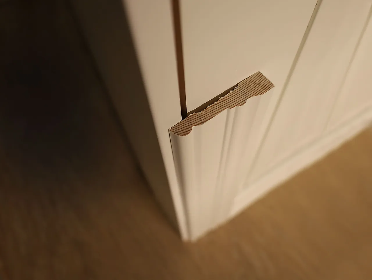 Karmlist furu profilert CW150 hvit bomull S0502-Y 21x95x4400 mm null - null - 2 - Miniatyr