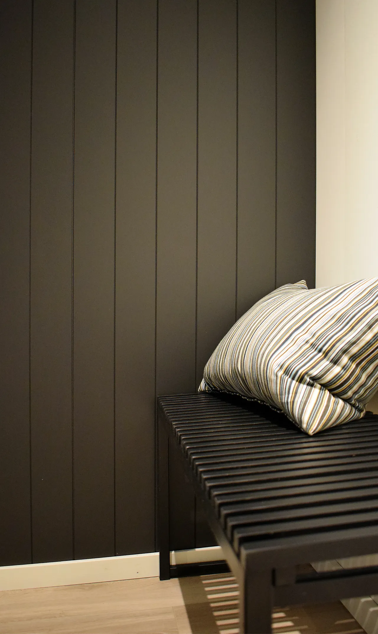 Veggplate MDF fas sort dempet 11x620x2390 null - null - 3 - Miniatyr