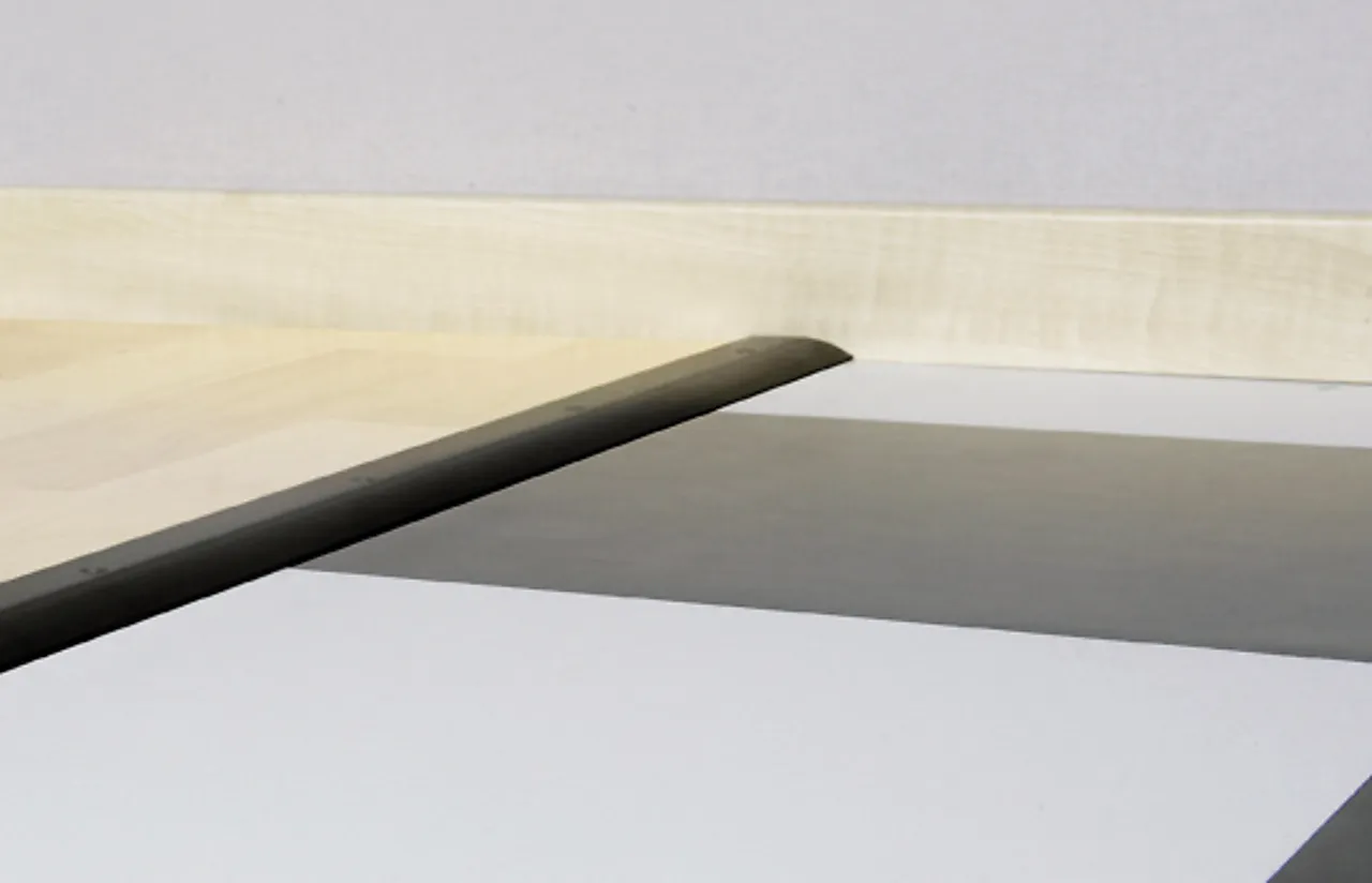 Nivålist sort 200 cm