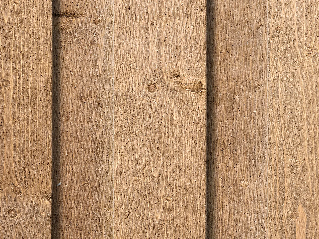 Gran 19x148   edelbrun lys kledning rektangulær behubehandlet