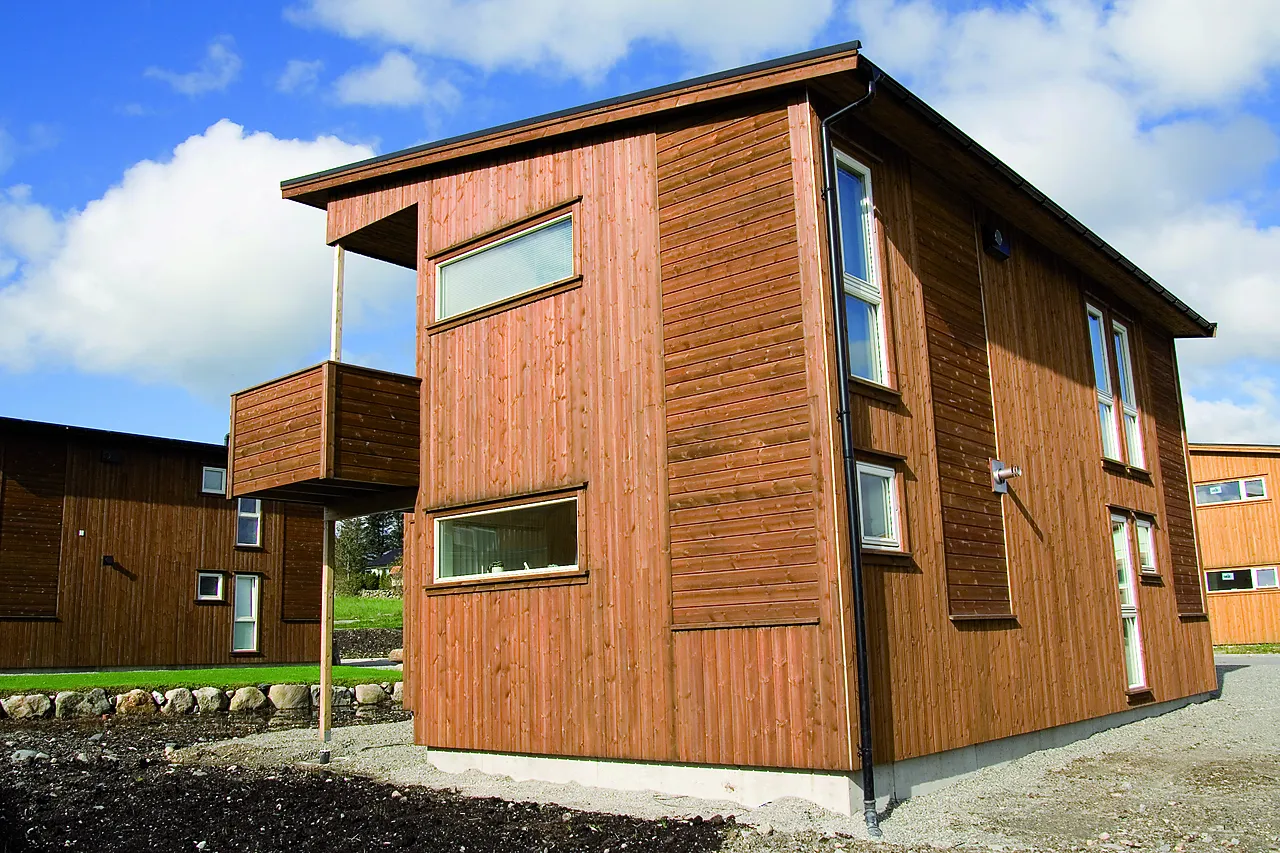 Gran 19x148 df rett mel spesialfarge dobbelfals rett mellomstrøk